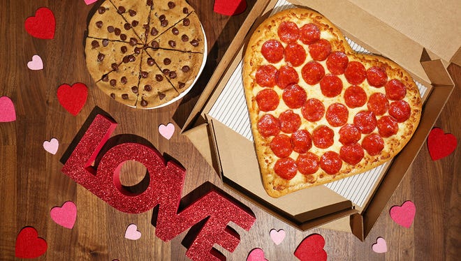 پیتزا با طرح روز ولنتاین